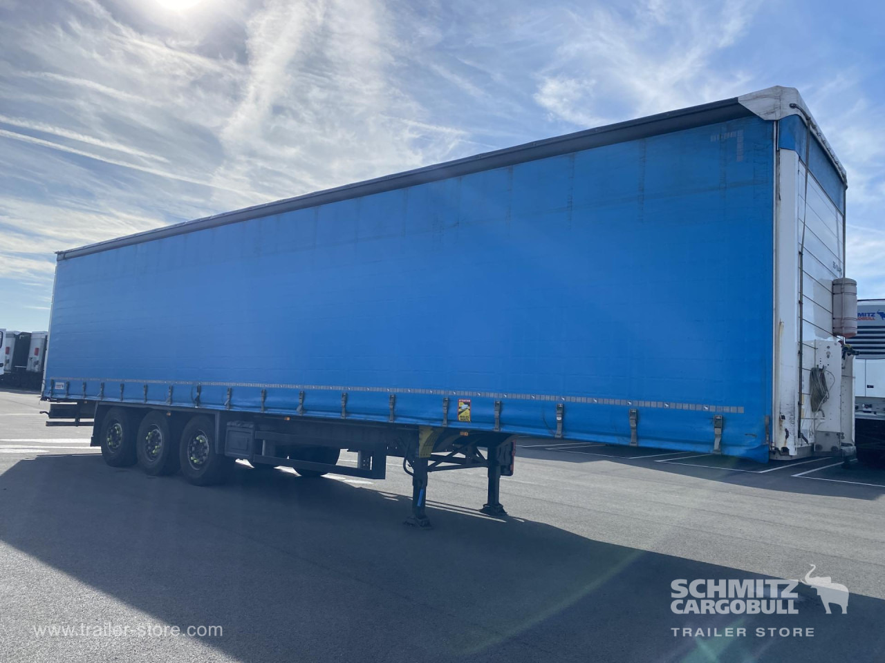 SCHMITZ Curtainsider Standard - Tentinė puspriekabė: foto 1 SCHMITZ Curtainsider Standard - Tentinė puspriekabė: foto 1