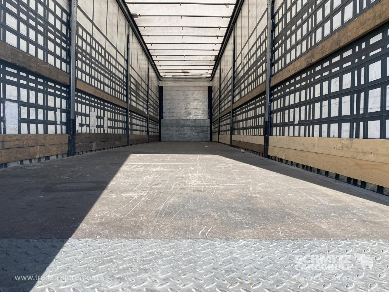 SCHMITZ Curtainsider Standard - Tentinė puspriekabė: foto 5 SCHMITZ Curtainsider Standard - Tentinė puspriekabė: foto 5