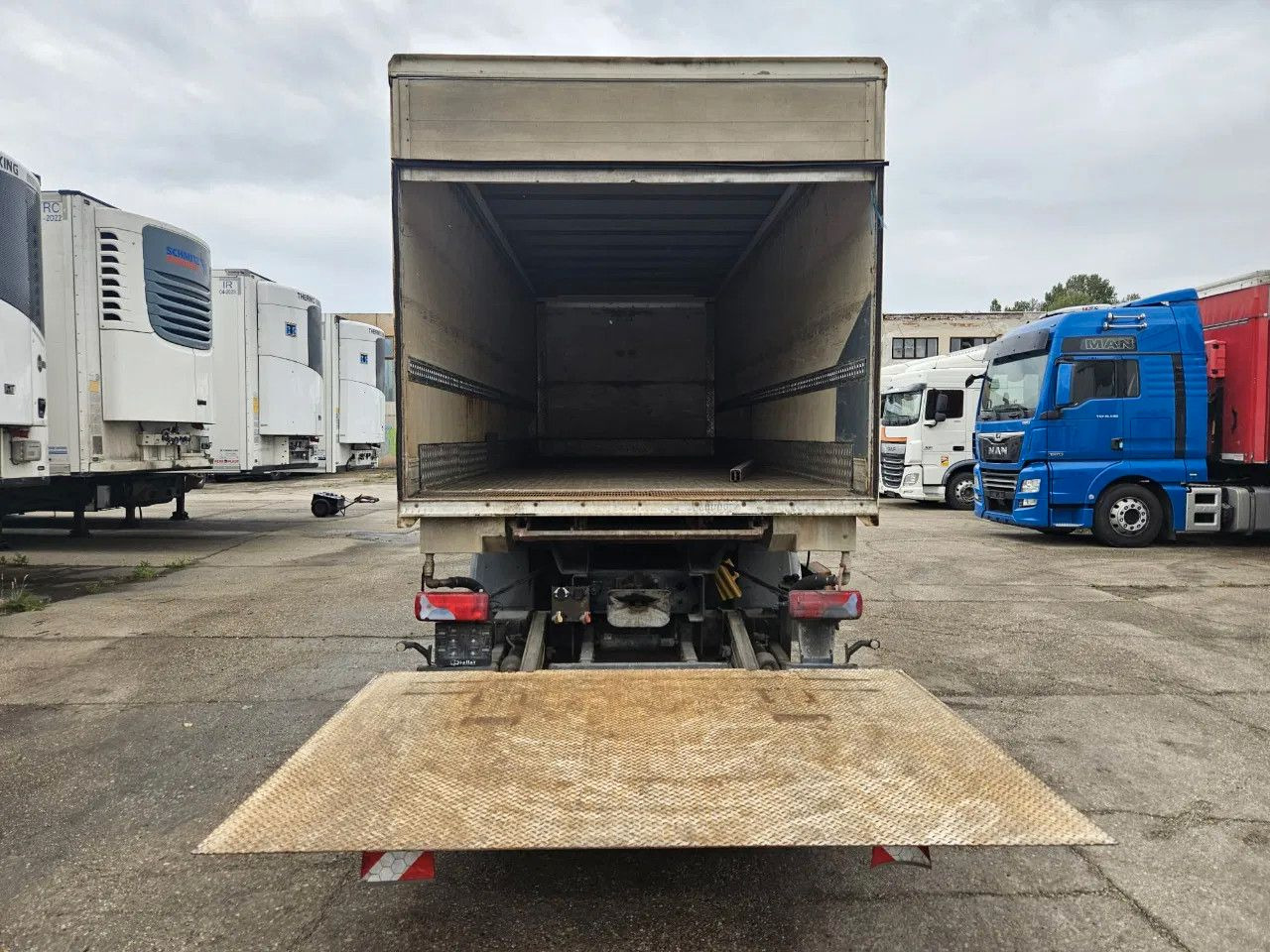 MAN TGA 26.400 BDF Tail Lift Euro5, New Smart2 Tacho - Konteineris-vežimus/ Sukeisti kūną sunkvežimis: foto 5 MAN TGA 26.400 BDF Tail Lift Euro5, New Smart2 Tacho - Konteineris-vežimus/ Sukeisti kūną sunkvežimis: foto 5