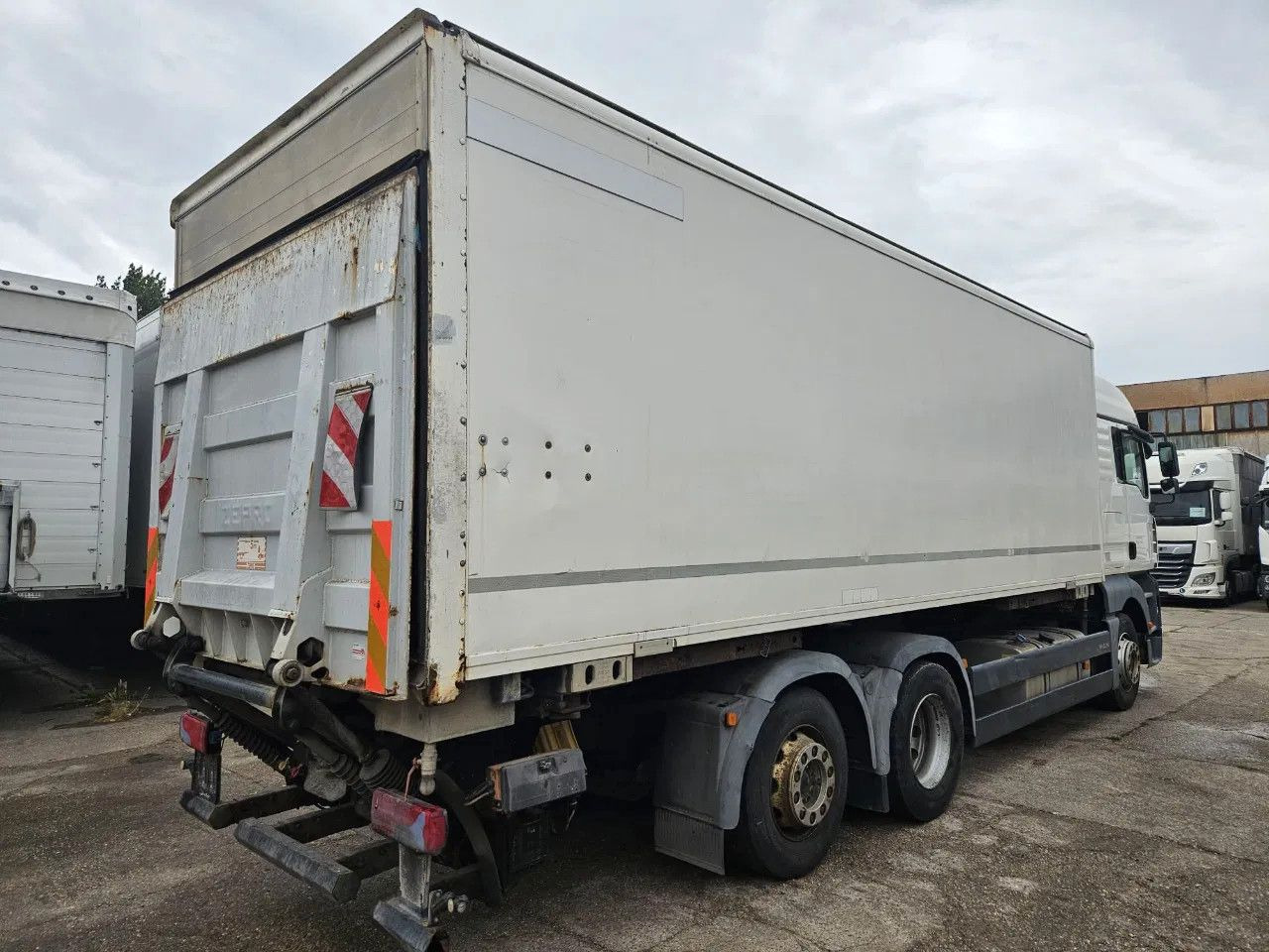 MAN TGA 26.400 BDF Tail Lift Euro5, New Smart2 Tacho - Konteineris-vežimus/ Sukeisti kūną sunkvežimis: foto 3 MAN TGA 26.400 BDF Tail Lift Euro5, New Smart2 Tacho - Konteineris-vežimus/ Sukeisti kūną sunkvežimis: foto 3