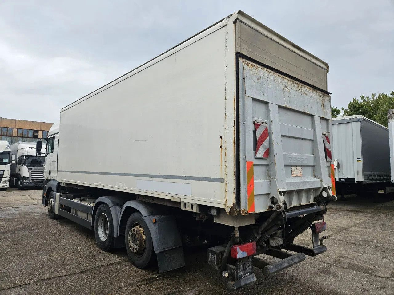 MAN TGA 26.400 BDF Tail Lift Euro5, New Smart2 Tacho - Konteineris-vežimus/ Sukeisti kūną sunkvežimis: foto 4 MAN TGA 26.400 BDF Tail Lift Euro5, New Smart2 Tacho - Konteineris-vežimus/ Sukeisti kūną sunkvežimis: foto 4