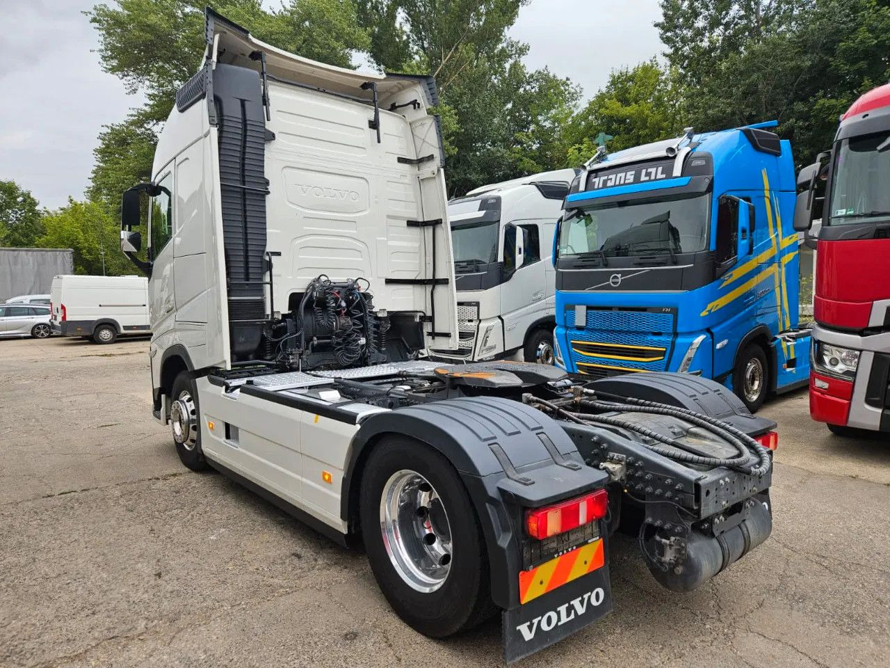 Volvo FH 460 Turbo Compound, I-Park, HYVA, Microwave, - Vilkikas: foto 4 Volvo FH 460 Turbo Compound, I-Park, HYVA, Microwave, - Vilkikas: foto 4