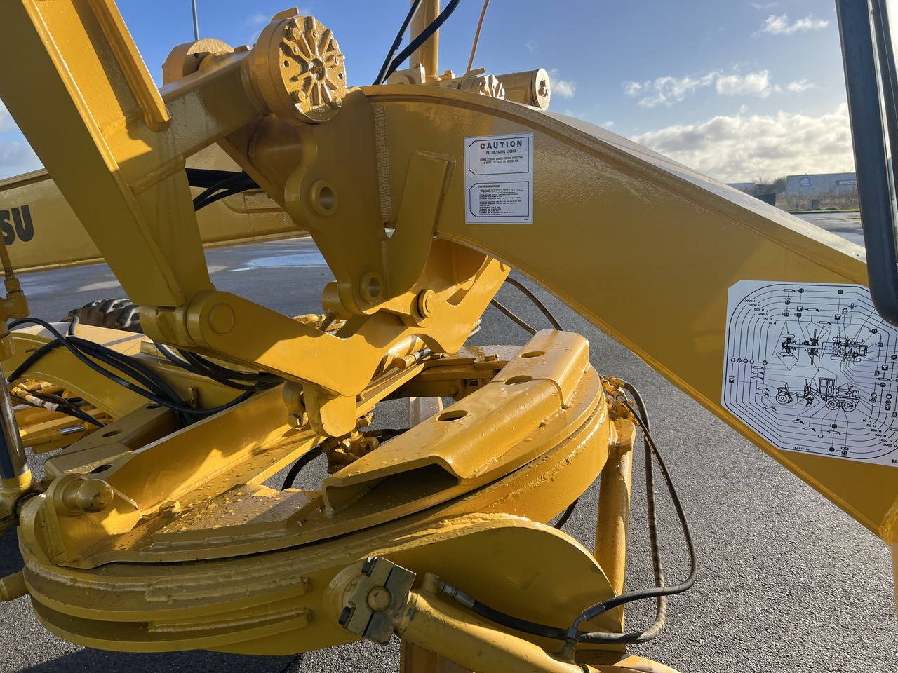 Greideris KOMATSU GD530A mit 5-Zahn-Heckaufreisser: foto 9