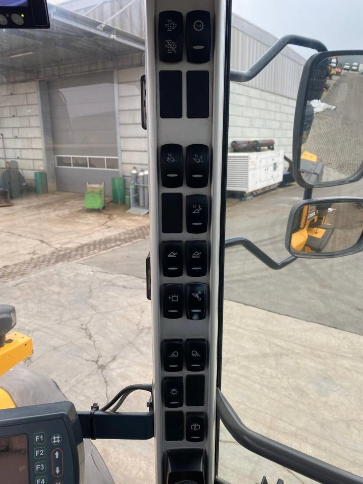 Ratinis krautuvas Volvo L 110 H: foto 9