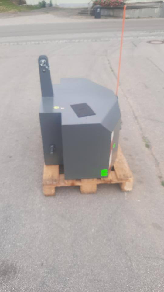 Frontgewicht Ballast Heckgewicht 1000kg Traktor Gewicht Fendt - Atsvara: foto 4 Frontgewicht Ballast Heckgewicht 1000kg Traktor Gewicht Fendt - Atsvara: foto 4