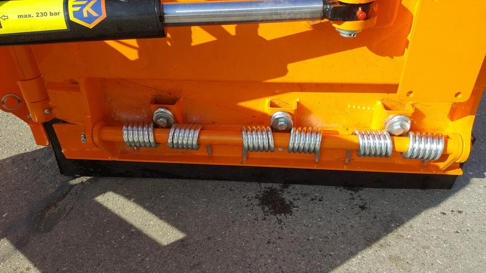 Schneeschild Vario 1,8m Schlepper Radlader Hoflader Kramer - Sniego peilis: foto 5 Schneeschild Vario 1,8m Schlepper Radlader Hoflader Kramer - Sniego peilis: foto 5