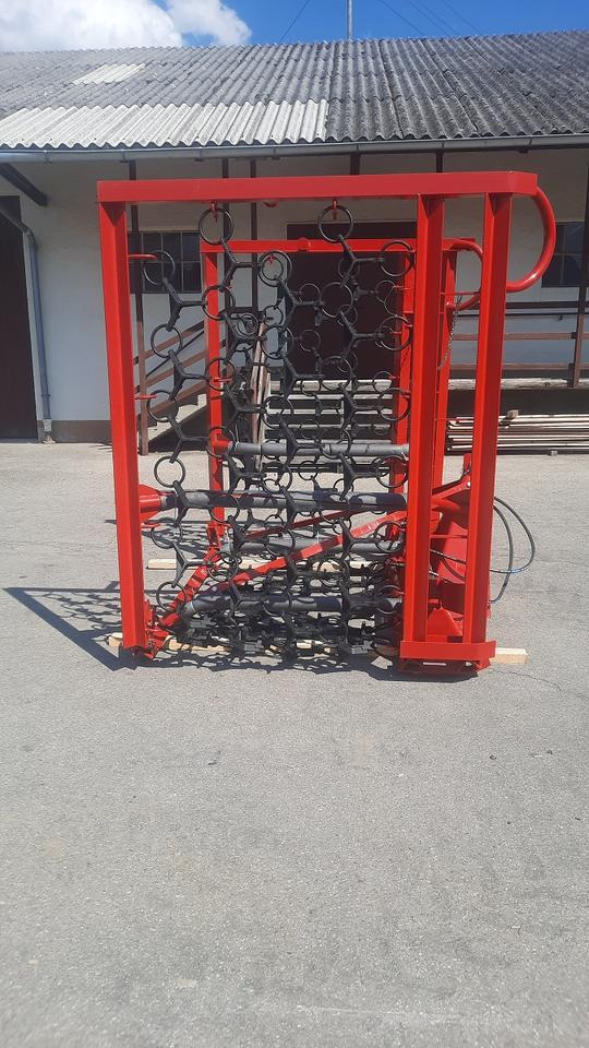 Wiesenegge 6 - 8m Wiesenstriegel Wiesenschleppe Traktor John deer - Pievų priežiūros akėčių: foto 5 Wiesenegge 6 - 8m Wiesenstriegel Wiesenschleppe Traktor John deer - Pievų priežiūros akėčių: foto 5