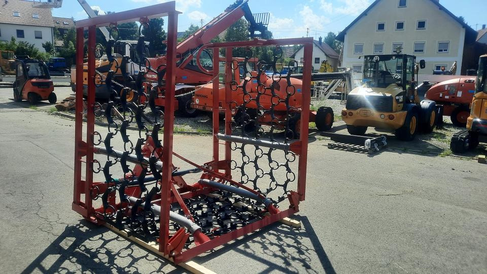 Wiesenegge 6 - 8m Wiesenstriegel Wiesenschleppe Traktor John deer - Pievų priežiūros akėčių: foto 4 Wiesenegge 6 - 8m Wiesenstriegel Wiesenschleppe Traktor John deer - Pievų priežiūros akėčių: foto 4