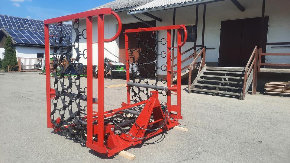 Neue Wiesenegge 6m hydraulisch Wiesenschleppe Fendt Schlepper - Pievų priežiūros akėčių: foto 1 Neue Wiesenegge 6m hydraulisch Wiesenschleppe Fendt Schlepper - Pievų priežiūros akėčių: foto 1