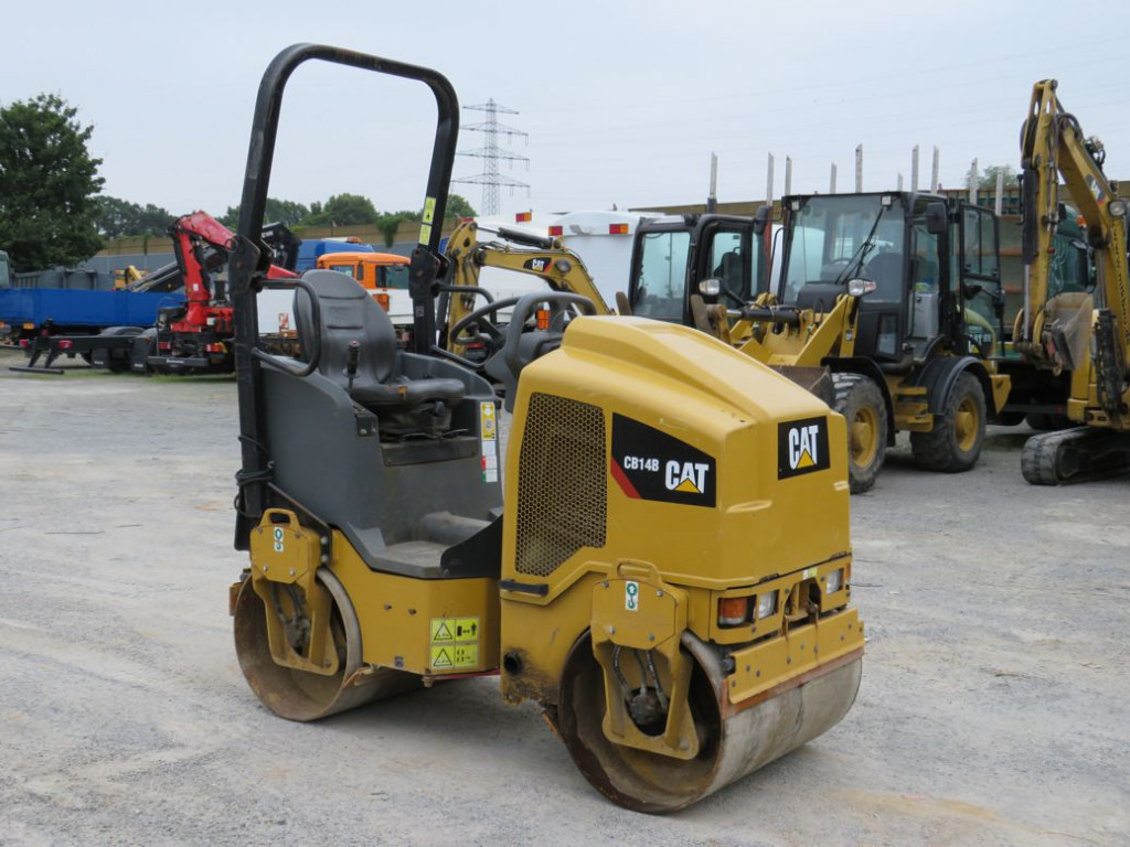 CATERPILLAR Tandem-Vibrationswalze CB14 B Baumaschine - Volas: foto 2 CATERPILLAR Tandem-Vibrationswalze CB14 B Baumaschine - Volas: foto 2