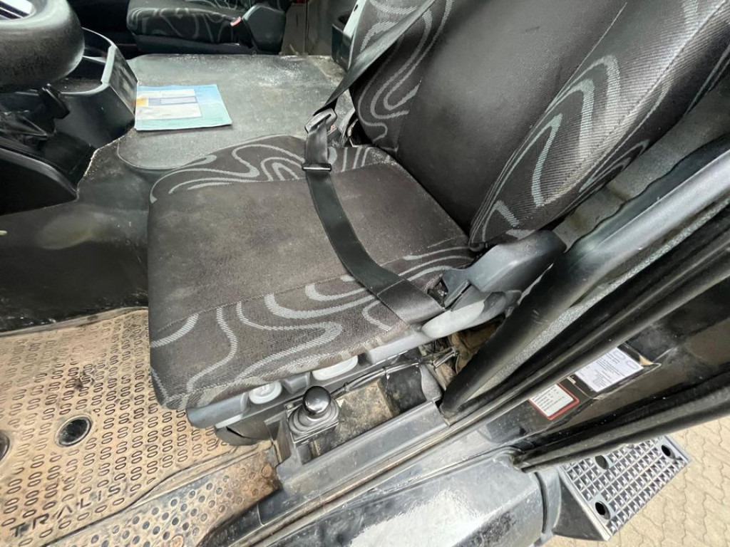 IVECO-MAGIRUS TRACKER AD450TW 4 Achs Muldenkipper Meiller - Savivartis: foto 3 IVECO-MAGIRUS TRACKER AD450TW 4 Achs Muldenkipper Meiller - Savivartis: foto 3