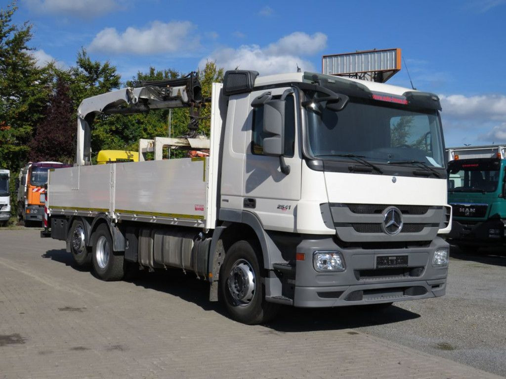 Mercedes-Benz Actros 2541 L6x2 Pritsche Heckkran Funk - Platforminis/ Bortinis sunkvežimis, Sunkvežimis su kranu: foto 3 Mercedes-Benz Actros 2541 L6x2 Pritsche Heckkran Funk - Platforminis/ Bortinis sunkvežimis, Sunkvežimis su kranu: foto 3