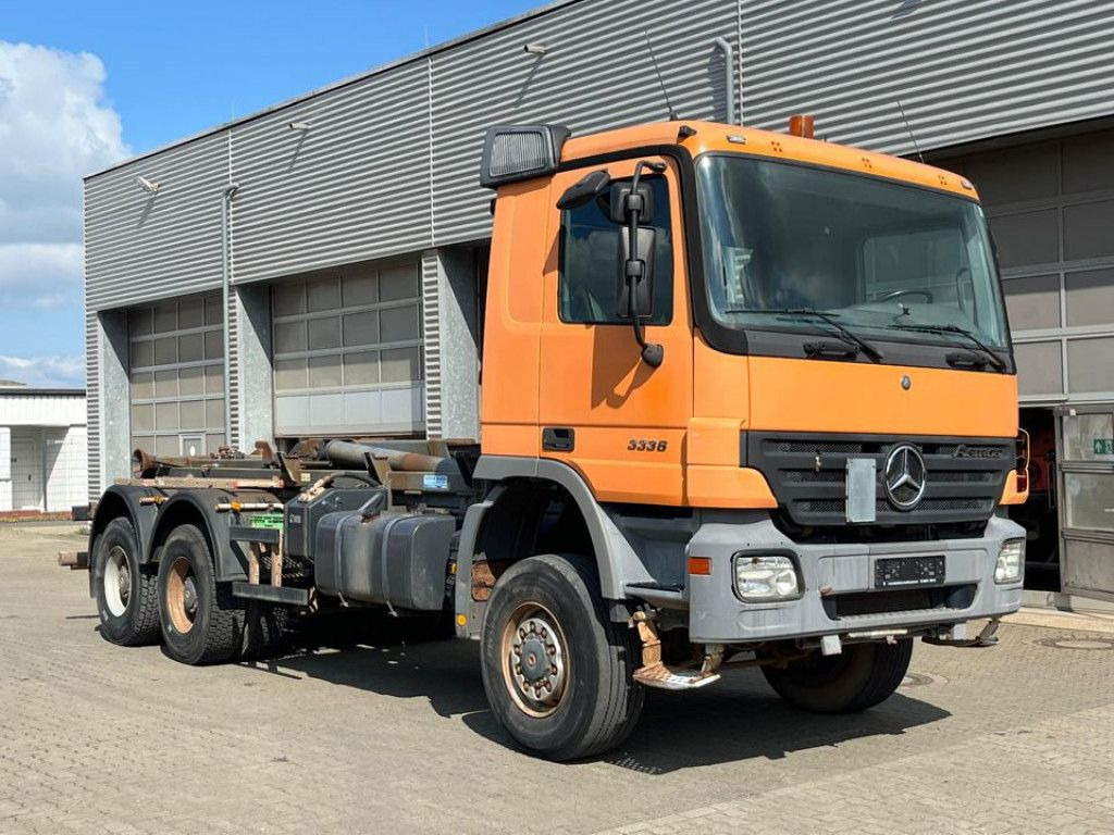 Mercedes-Benz Actros 3336 AK 6x6 Abrollkipper org. nur 84TKM - Hook-lift sunkvežimis: foto 2 Mercedes-Benz Actros 3336 AK 6x6 Abrollkipper org. nur 84TKM - Hook-lift sunkvežimis: foto 2