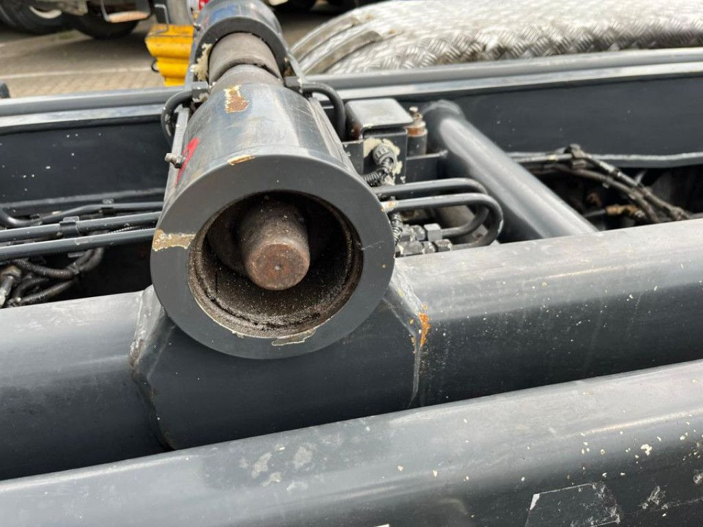 Hook-lift sunkvežimis, Sunkvežimis su kranu Scania P 360 6x2 Abrollkipper mit Kran Lift/Lenkachse Scania P 360 6x2 Abrollkipper mit Kran Lift/Lenkachse: foto 15