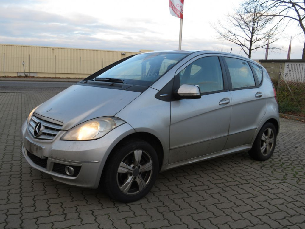 MERCEDES-BENZ A-Klasse 200 Avantgarde PKW - Sunkvežimis: foto 1 MERCEDES-BENZ A-Klasse 200 Avantgarde PKW - Sunkvežimis: foto 1