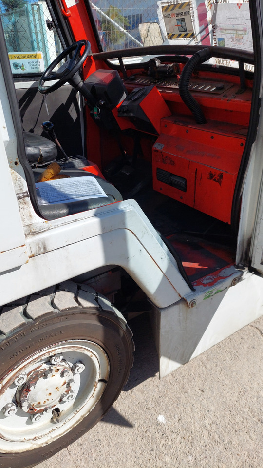 FV-02 Tractor Nissan - Bagažo vilkikas: foto 4 FV-02 Tractor Nissan - Bagažo vilkikas: foto 4