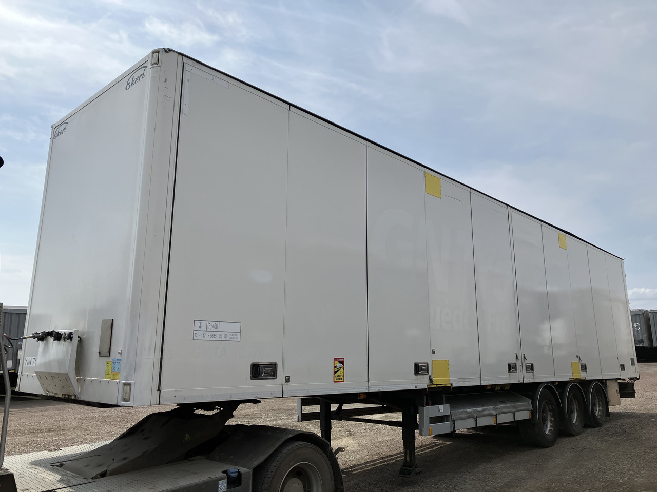 EKERI BOX OPENSIDE - TARP ROOF - HUCKEPACK - Furgonas puspriekabė: foto 1 EKERI BOX OPENSIDE - TARP ROOF - HUCKEPACK - Furgonas puspriekabė: foto 1