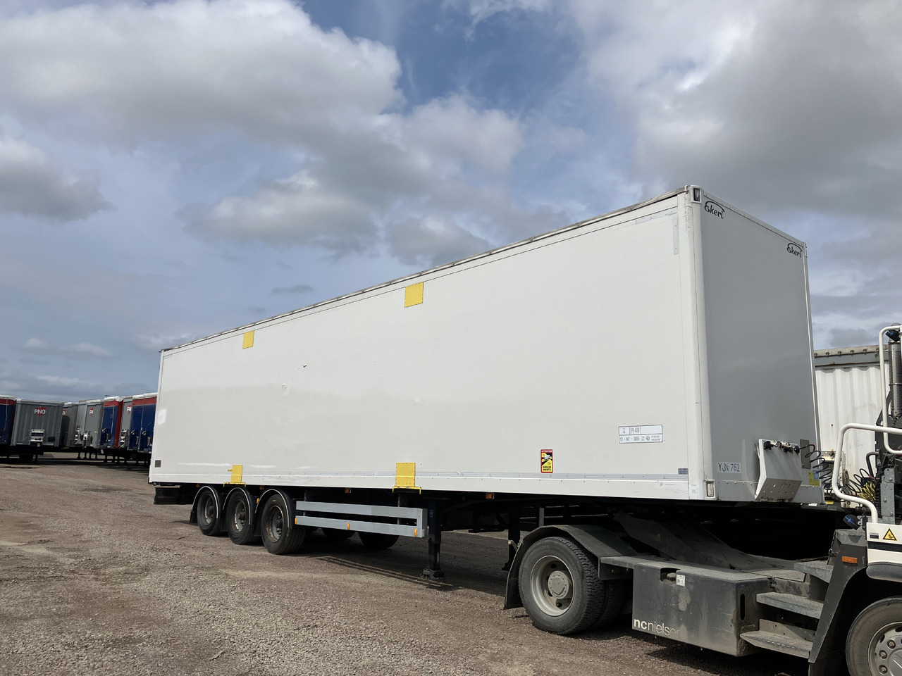 EKERI BOX OPENSIDE - TARP ROOF - HUCKEPACK - Furgonas puspriekabė: foto 2 EKERI BOX OPENSIDE - TARP ROOF - HUCKEPACK - Furgonas puspriekabė: foto 2