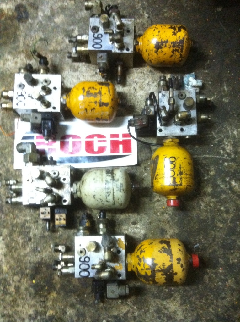 GIB 2-ZF + CEWKI 24VDC + HYDROAKUMULATOR 100bar 80st.C, 0,7l - Hidraulinis vožtuvas - Ratinis ekskavatorius: foto 1 GIB 2-ZF + CEWKI 24VDC + HYDROAKUMULATOR 100bar 80st.C, 0,7l - Hidraulinis vožtuvas - Ratinis ekskavatorius: foto 1