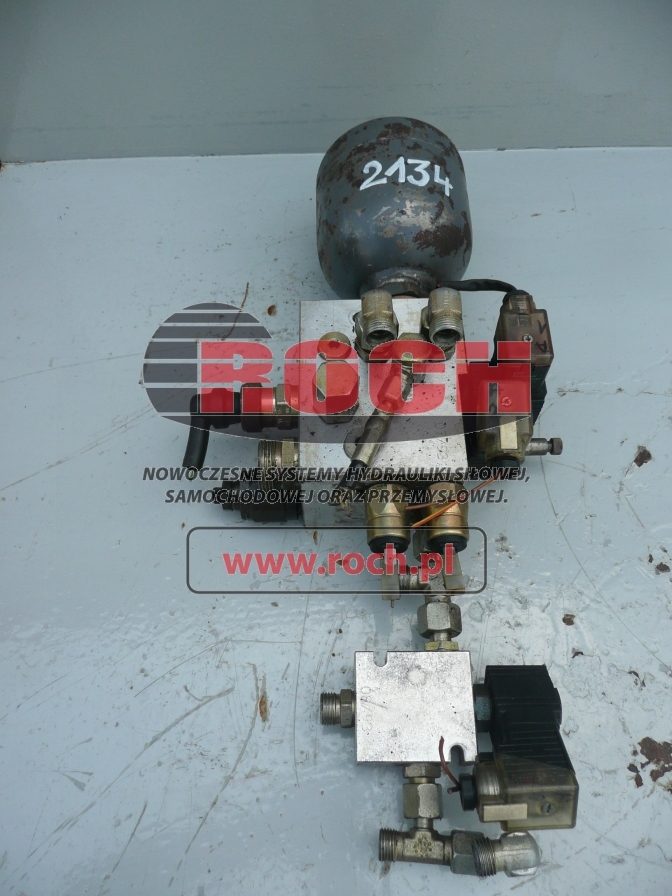 GIB2-ZF + 296085 24VDC-4A + 296085 24VDC-4A + HYDROAKUMULATOR 0,7L - Hidraulinis vožtuvas - Ratinis ekskavatorius: foto 1 GIB2-ZF + 296085 24VDC-4A + 296085 24VDC-4A + HYDROAKUMULATOR 0,7L - Hidraulinis vožtuvas - Ratinis ekskavatorius: foto 1