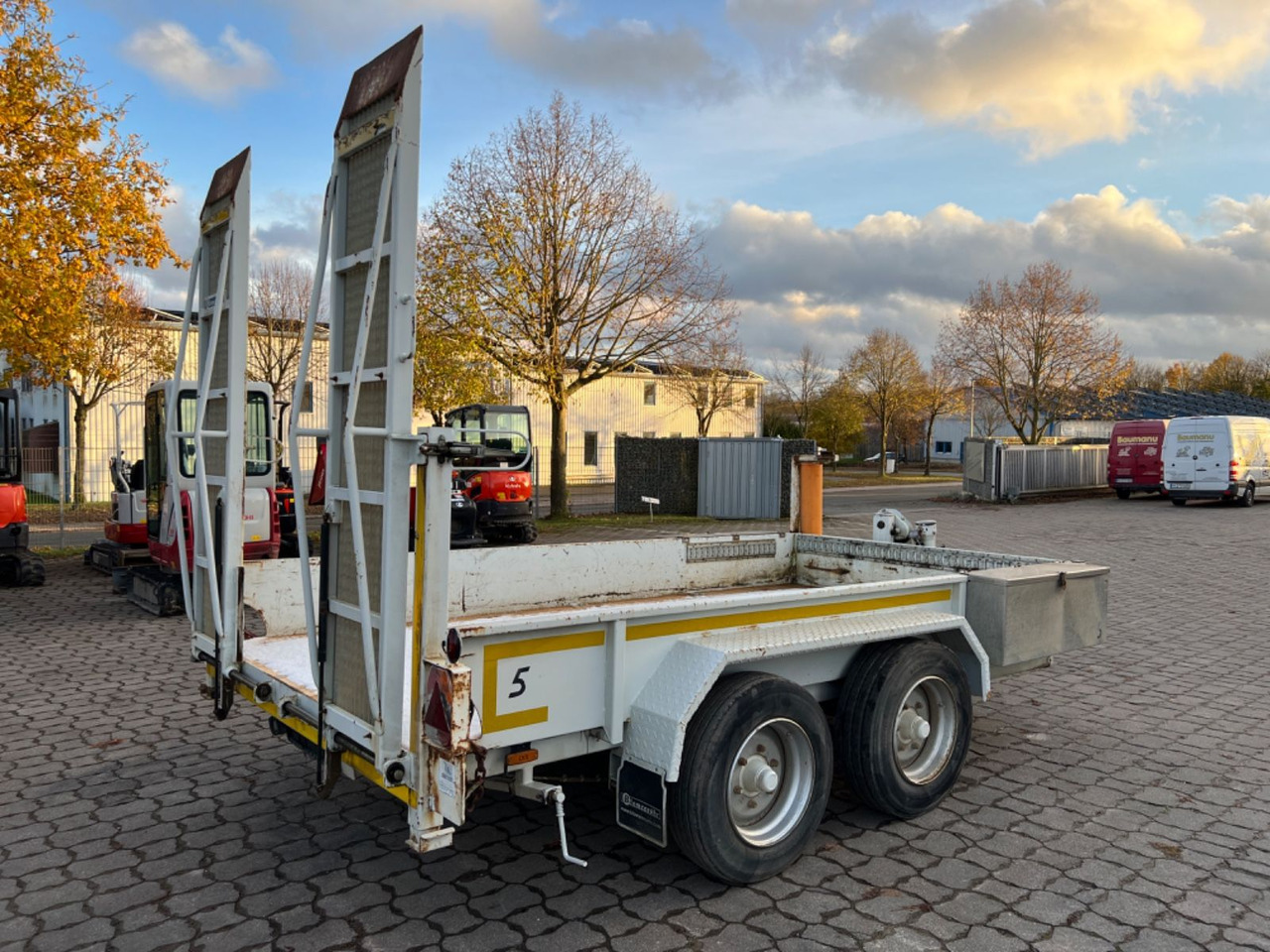 Blomenröhr 552/6900 Tieflader, Rampen, 6,9 to. zGG, TÜV neu - Žemo profilio platforma priekaba: foto 4 Blomenröhr 552/6900 Tieflader, Rampen, 6,9 to. zGG, TÜV neu - Žemo profilio platforma priekaba: foto 4