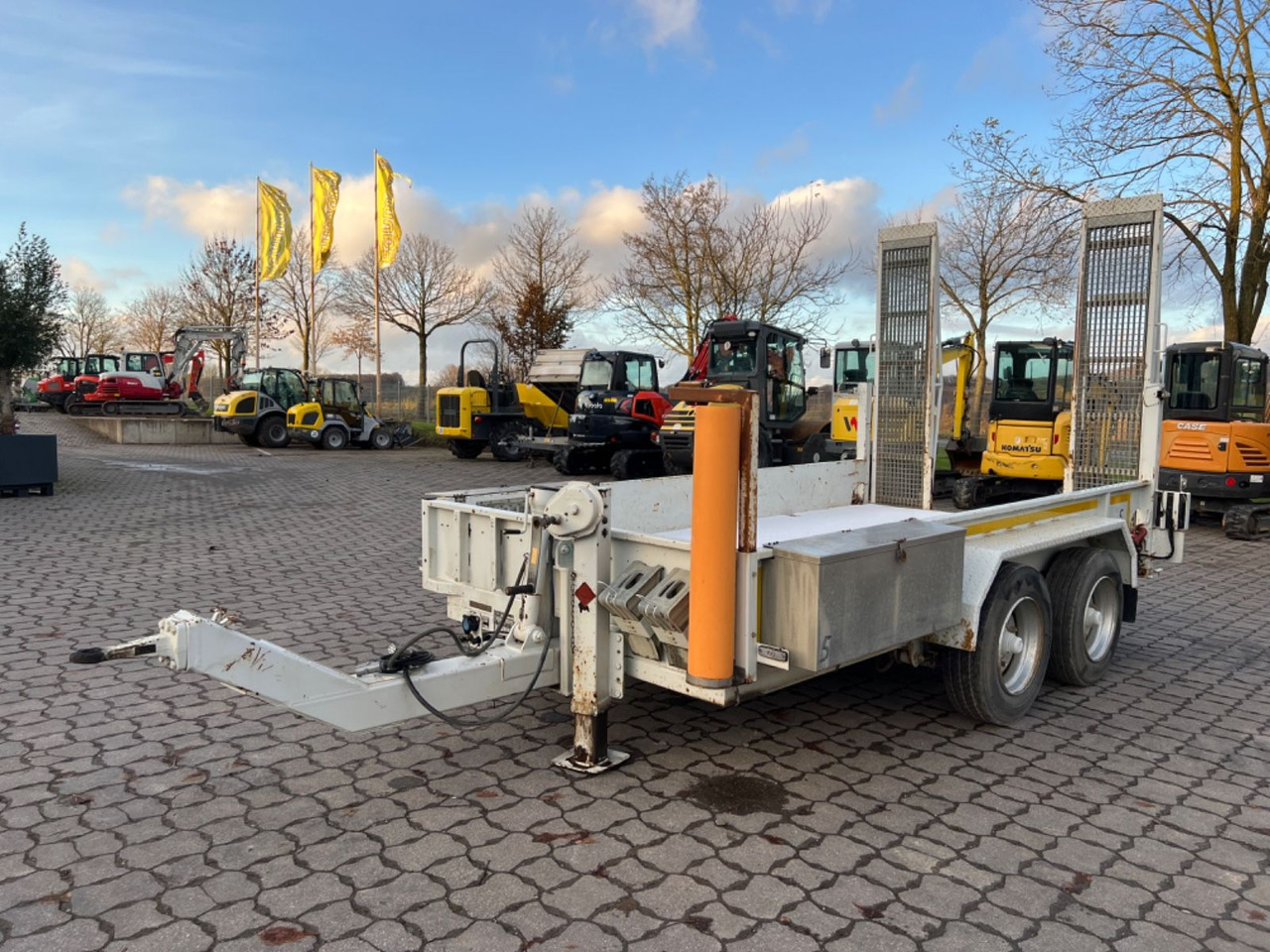 Blomenröhr 552/6900 Tieflader, Rampen, 6,9 to. zGG, TÜV neu - Žemo profilio platforma priekaba: foto 1 Blomenröhr 552/6900 Tieflader, Rampen, 6,9 to. zGG, TÜV neu - Žemo profilio platforma priekaba: foto 1