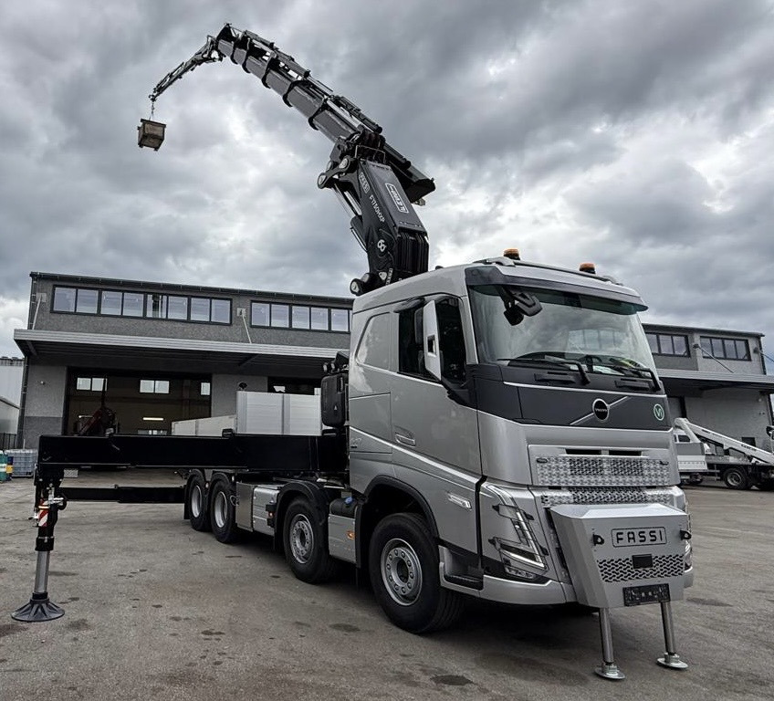 VOLVO Fassi F1750-8 JIB-6 Hiab Palfinger - Sunkvežimis su kranu: foto 1 VOLVO Fassi F1750-8 JIB-6 Hiab Palfinger - Sunkvežimis su kranu: foto 1