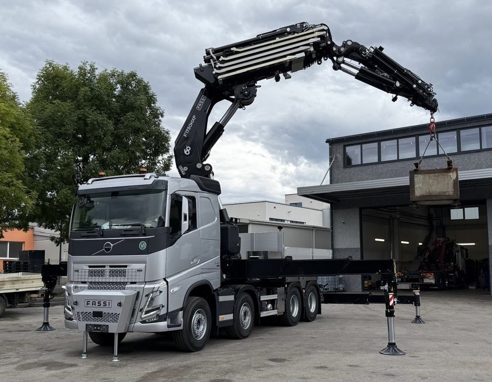 VOLVO Fassi F1750-8 JIB-6 Hiab Palfinger - Sunkvežimis su kranu: foto 2 VOLVO Fassi F1750-8 JIB-6 Hiab Palfinger - Sunkvežimis su kranu: foto 2