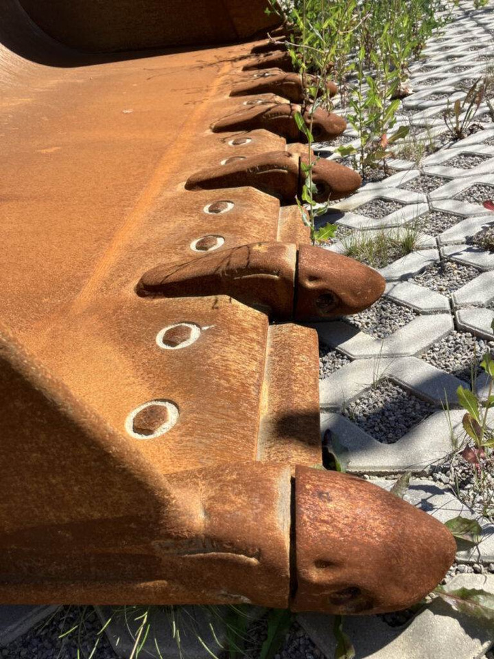 Volvo Schaufel mit Zähnen - Festanbau - Kaušas: foto 5 Volvo Schaufel mit Zähnen - Festanbau - Kaušas: foto 5