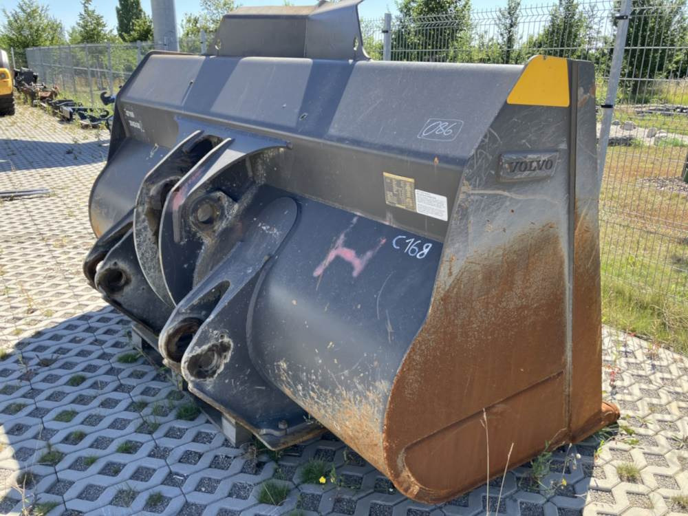 Volvo Schaufel mit Zähnen - Festanbau - Kaušas: foto 2 Volvo Schaufel mit Zähnen - Festanbau - Kaušas: foto 2