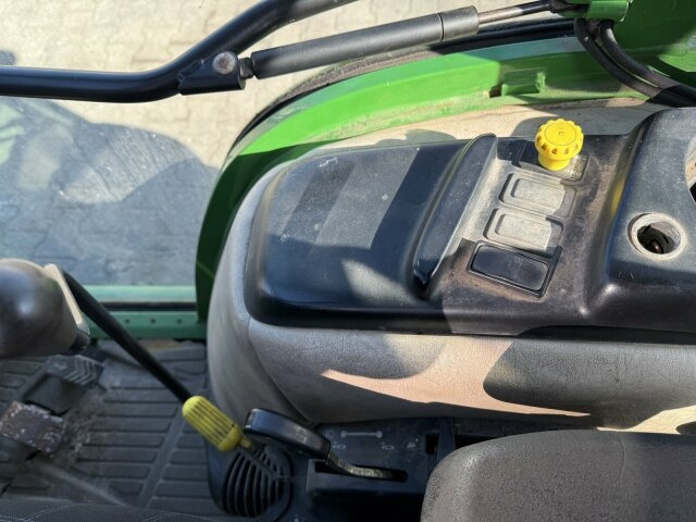 John Deere 3520 Kommunaltrak. Frontkraftheber Kuppeldreieck - Komunalinis traktorius: foto 5 John Deere 3520 Kommunaltrak. Frontkraftheber Kuppeldreieck - Komunalinis traktorius: foto 5