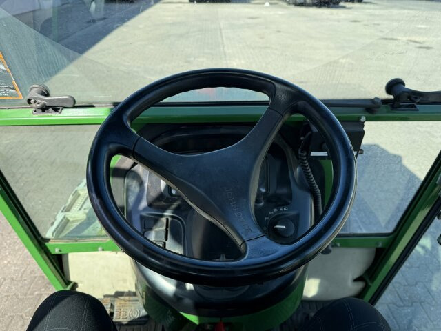 John Deere 3520 Kommunaltrak. Frontkraftheber Kuppeldreieck - Komunalinis traktorius: foto 2 John Deere 3520 Kommunaltrak. Frontkraftheber Kuppeldreieck - Komunalinis traktorius: foto 2