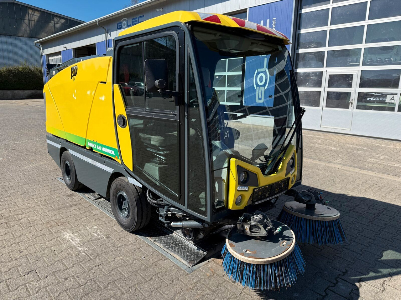 Johnston C202 Kleinkehrmaschine 2 M³ - 6.000 h - Gatvių šlavimo mašina: foto 1 Johnston C202 Kleinkehrmaschine 2 M³ - 6.000 h - Gatvių šlavimo mašina: foto 1