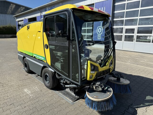 Johnston C202 Kleinkehrmaschine 2 M³ - 6.000 h - Gatvių šlavimo mašina: foto 1 Johnston C202 Kleinkehrmaschine 2 M³ - 6.000 h - Gatvių šlavimo mašina: foto 1