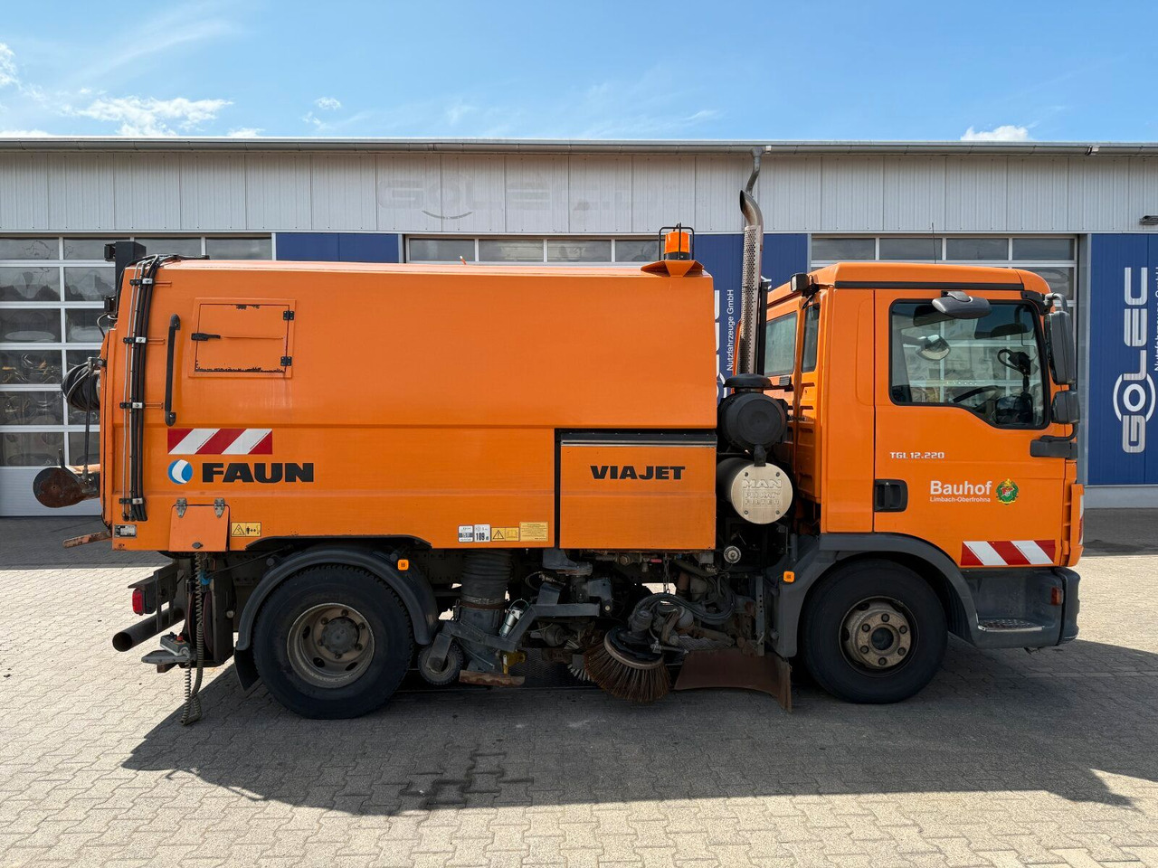 MAN 12.220 4x2 BL Kehrmaschine Viajet 5RHS - Gatvių šlavimo mašina: foto 2 MAN 12.220 4x2 BL Kehrmaschine Viajet 5RHS - Gatvių šlavimo mašina: foto 2