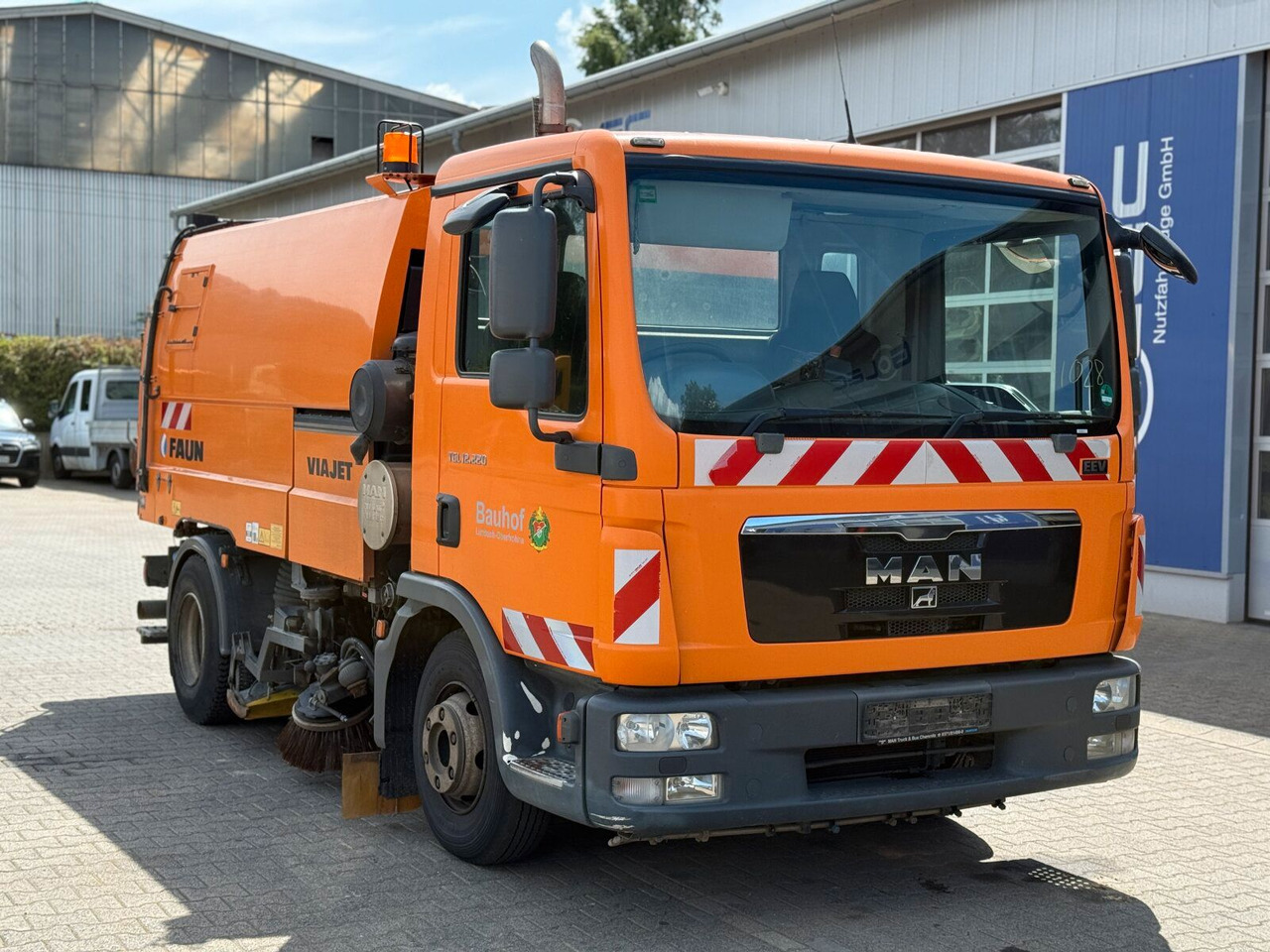 MAN 12.220 4x2 BL Kehrmaschine Viajet 5RHS - Gatvių šlavimo mašina: foto 1 MAN 12.220 4x2 BL Kehrmaschine Viajet 5RHS - Gatvių šlavimo mašina: foto 1