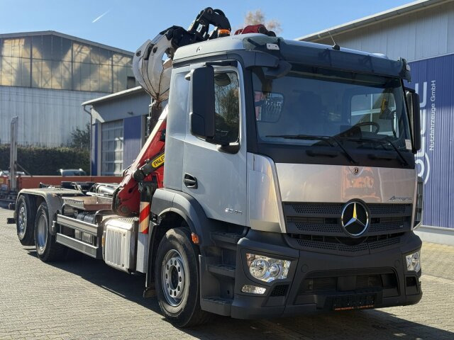 Mercedes-Benz ACTROS 2546 6x2 Abrollkip Kran Palfinger Q150Z95 - Hook-lift sunkvežimis, Sunkvežimis su kranu: foto 1 Mercedes-Benz ACTROS 2546 6x2 Abrollkip Kran Palfinger Q150Z95 - Hook-lift sunkvežimis, Sunkvežimis su kranu: foto 1