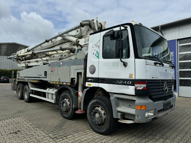 Mercedes-Benz ACTROS 3240 8x4 Betonpumpe PUTZMEISTER BSF 42 M - Betono siurblys: foto 1 Mercedes-Benz ACTROS 3240 8x4 Betonpumpe PUTZMEISTER BSF 42 M - Betono siurblys: foto 1