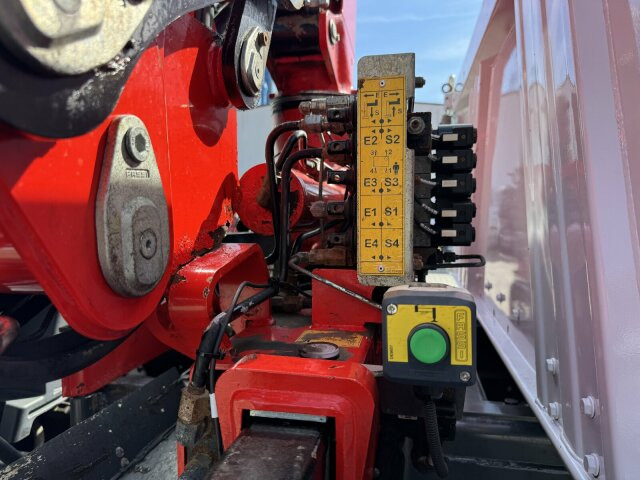 Mercedes-Benz AROCS 1832 4x2 Euro 6 Kipper Kran FASSI F120FB - Savivartis sunkvežimis, Sunkvežimis su kranu: foto 4 Mercedes-Benz AROCS 1832 4x2 Euro 6 Kipper Kran FASSI F120FB - Savivartis sunkvežimis, Sunkvežimis su kranu: foto 4