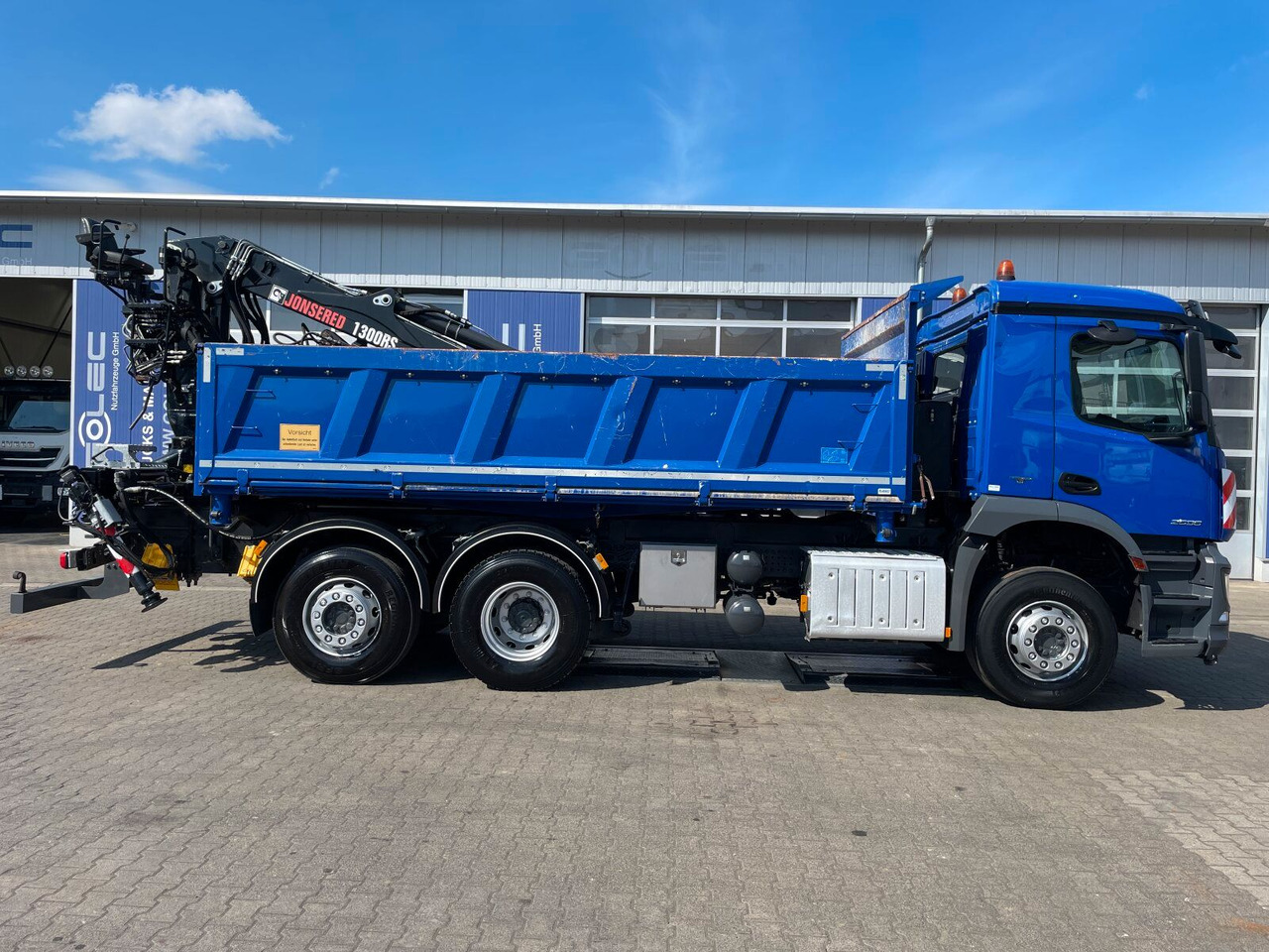 Mercedes-Benz AROCS 2536 6x2*4 Kipper Kran HIAB - Savivartis sunkvežimis, Sunkvežimis su kranu: foto 2 Mercedes-Benz AROCS 2536 6x2*4 Kipper Kran HIAB - Savivartis sunkvežimis, Sunkvežimis su kranu: foto 2