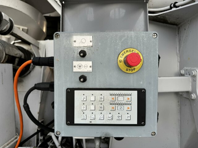 Mercedes-Benz AROCS 3243 8x4 Euro 6 Pumi Putzmeister TMM 24-3 - Betono siurblys: foto 3 Mercedes-Benz AROCS 3243 8x4 Euro 6 Pumi Putzmeister TMM 24-3 - Betono siurblys: foto 3
