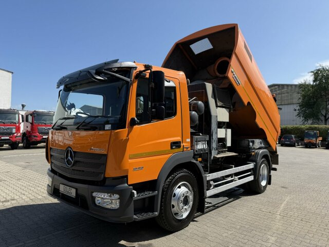 Mercedes-Benz ATEGO 1323 4x2 Kehrmaschine FAUN Viajet 6R/H - Gatvių šlavimo mašina: foto 5 Mercedes-Benz ATEGO 1323 4x2 Kehrmaschine FAUN Viajet 6R/H - Gatvių šlavimo mašina: foto 5
