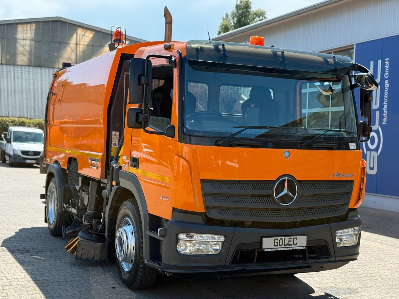 Mercedes-Benz ATEGO 1323 4x2 Kehrmaschine FAUN Viajet 6R/H - Gatvių šlavimo mašina: foto 1 Mercedes-Benz ATEGO 1323 4x2 Kehrmaschine FAUN Viajet 6R/H - Gatvių šlavimo mašina: foto 1