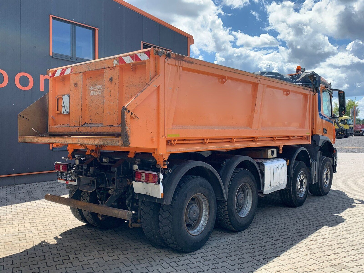 Mercedes-Benz Arocs 3243 8x4 Dreiseitenkipper mit Bordmatik - Savivartis sunkvežimis: foto 3 Mercedes-Benz Arocs 3243 8x4 Dreiseitenkipper mit Bordmatik - Savivartis sunkvežimis: foto 3