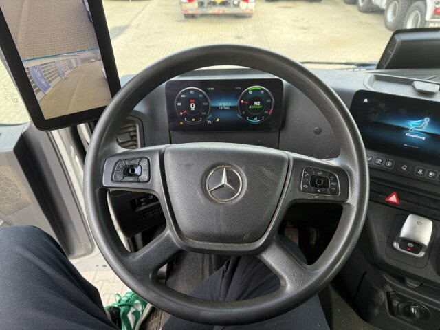 Mercedes-Benz Arocs 3246 8x4 Abrollkipper Kran Palfinger 19001 - Hook-lift sunkvežimis, Sunkvežimis su kranu: foto 4 Mercedes-Benz Arocs 3246 8x4 Abrollkipper Kran Palfinger 19001 - Hook-lift sunkvežimis, Sunkvežimis su kranu: foto 4