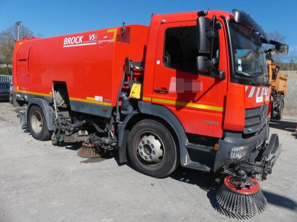 Mercedes-Benz Atego 1324 4x2 Kehrmaschine BROCK HD Anlage - Gatvių šlavimo mašina: foto 3 Mercedes-Benz Atego 1324 4x2 Kehrmaschine BROCK HD Anlage - Gatvių šlavimo mašina: foto 3
