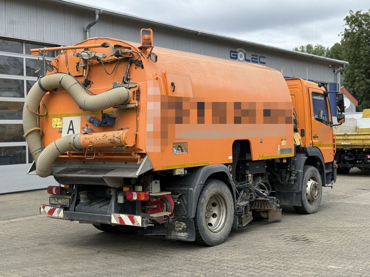 Mercedes-Benz Atego 1324 4x2 Kehrmaschine Schmidt SKF S7B 7 m³ - Gatvių šlavimo mašina: foto 3 Mercedes-Benz Atego 1324 4x2 Kehrmaschine Schmidt SKF S7B 7 m³ - Gatvių šlavimo mašina: foto 3