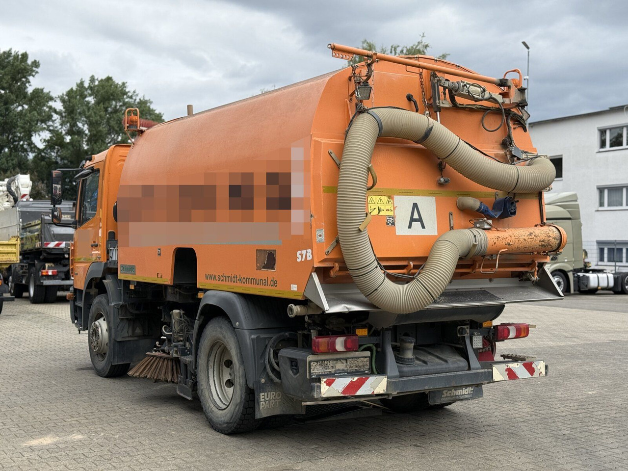Mercedes-Benz Atego 1324 4x2 Kehrmaschine Schmidt SKF S7B 7 m³ - Gatvių šlavimo mašina: foto 5 Mercedes-Benz Atego 1324 4x2 Kehrmaschine Schmidt SKF S7B 7 m³ - Gatvių šlavimo mašina: foto 5