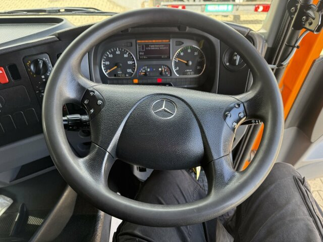 Mercedes-Benz Atego 1324 4x2 Kehrmaschine Viajet 6R/L - Gatvių šlavimo mašina: foto 3 Mercedes-Benz Atego 1324 4x2 Kehrmaschine Viajet 6R/L - Gatvių šlavimo mašina: foto 3