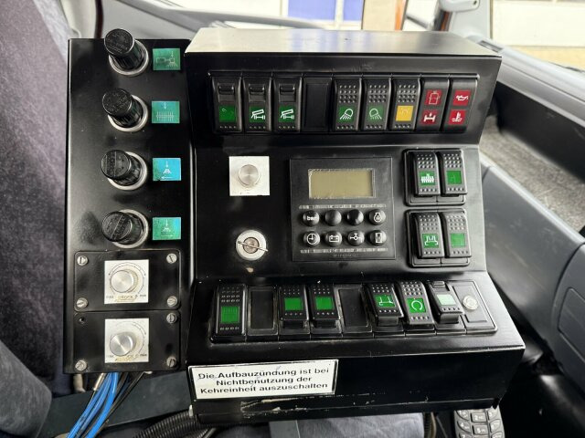 Mitsubishi Canter FUSO Kehrmaschine BROCK SL140 4 m³ - Gatvių šlavimo mašina: foto 5 Mitsubishi Canter FUSO Kehrmaschine BROCK SL140 4 m³ - Gatvių šlavimo mašina: foto 5